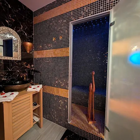 Love hotel 1000 Et Nuit *