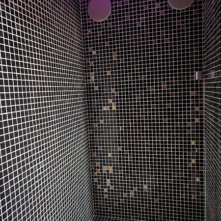 بيت الحب 1000 Et Nuit *